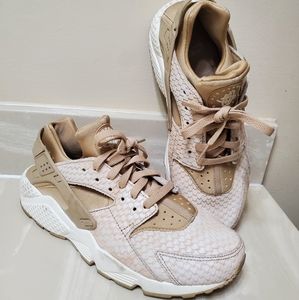 Nike Air Huarache Tan Brown Limited Edition Sneakers Women's size 9.5